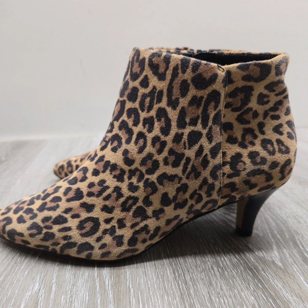 Clarks Linvale‎ Sea Leopard Print Leather Kitten Heel Ankle Boots Womens 6.5 M